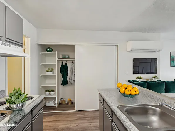 Village Square, 5025 Nellis Oasis Ln, Las Vegas, NV 89115