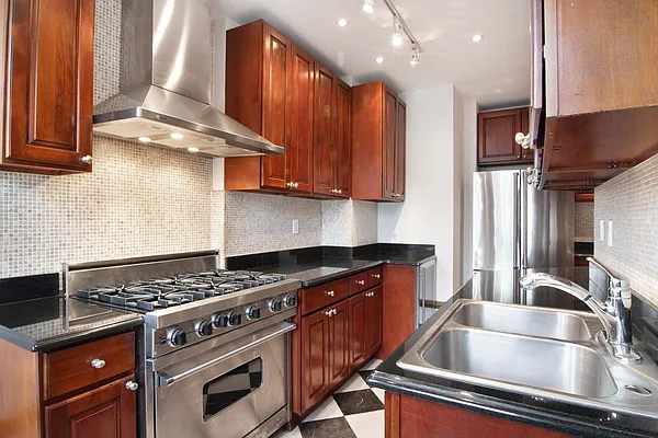 Rented by WAM Partners - William Moses Co. | media 99