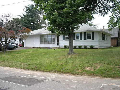 205 Maple St