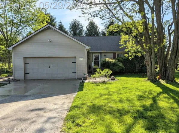 11791 W Ln, Whitmore Lake, MI 48189
