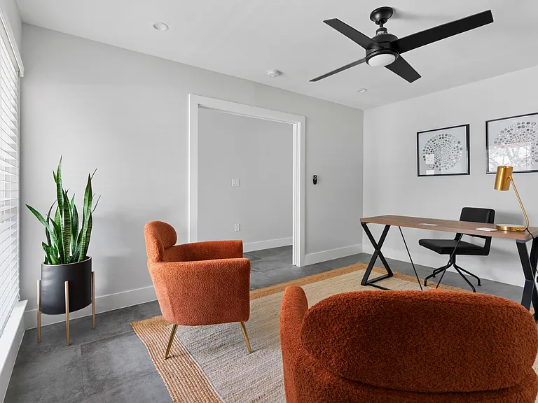 2102 Falcon Hill Dr — Photo 4
