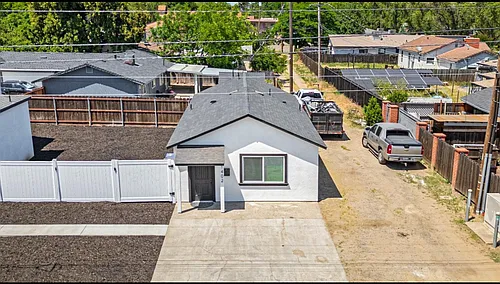 1402 Tully Rd Photo 1