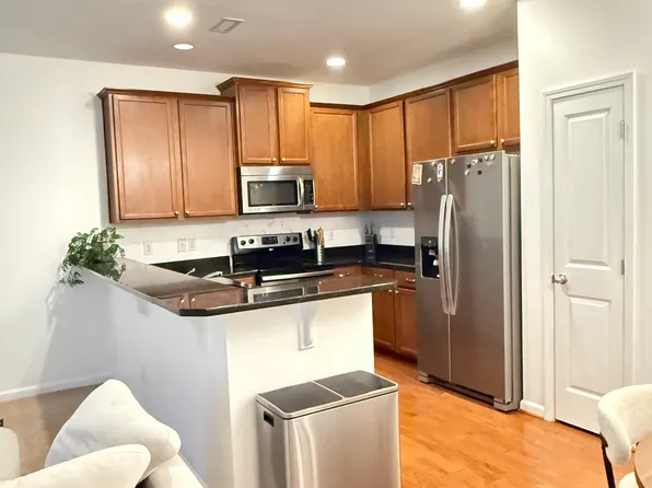 8 Mulberry Ct, Durham, NC 27713