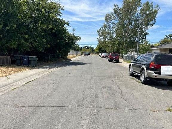 4th image of 2620 Edinger Ave