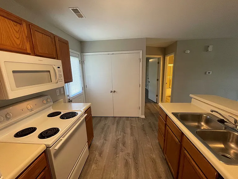 1421 Risen Star Ct — Photo 8