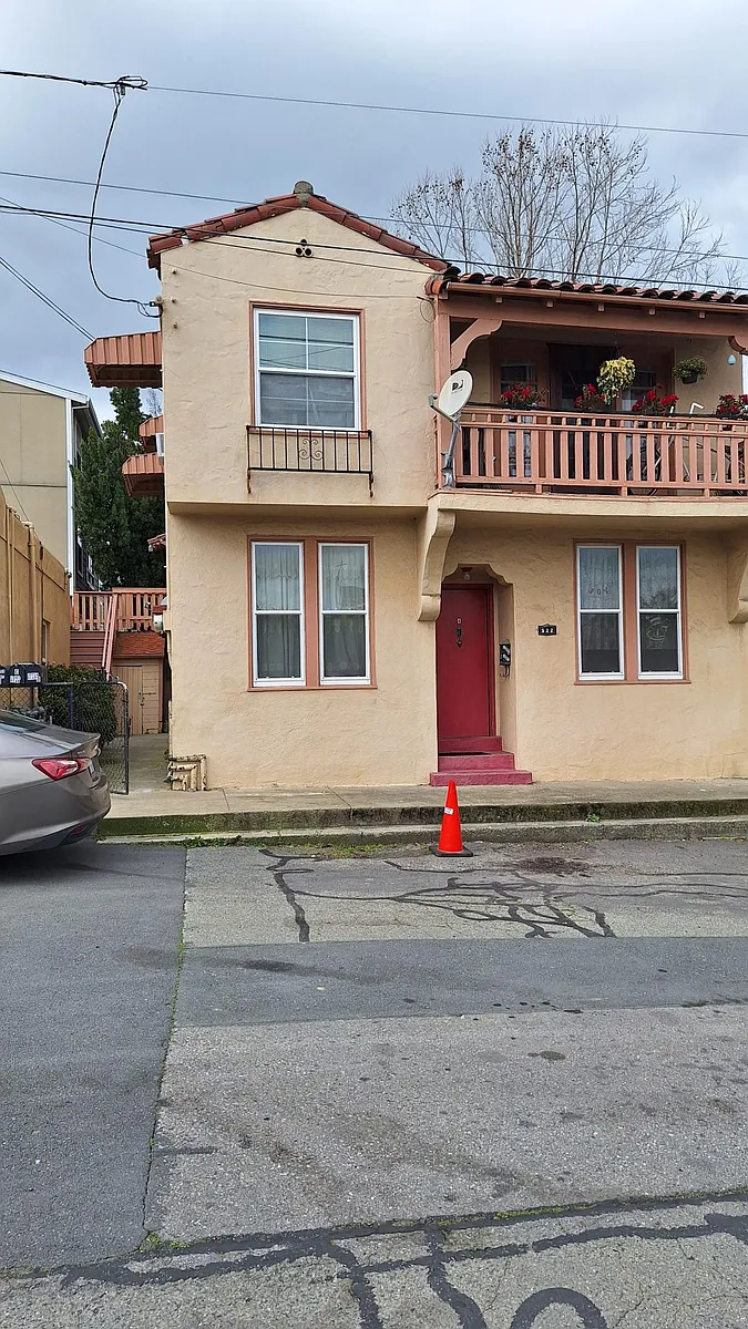 Building Photo - 522 3rd Ave #D