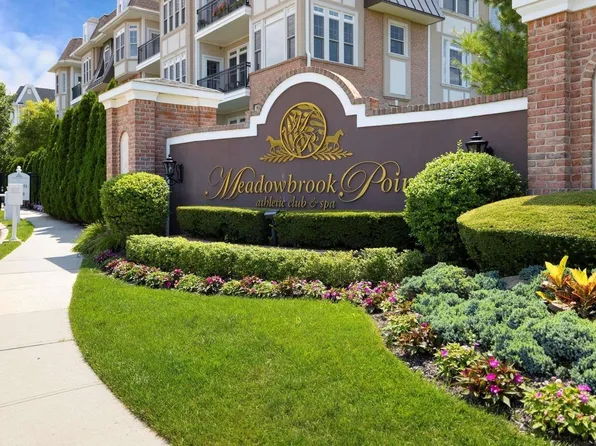 114 Shady Lane #114, Westbury, NY 11590