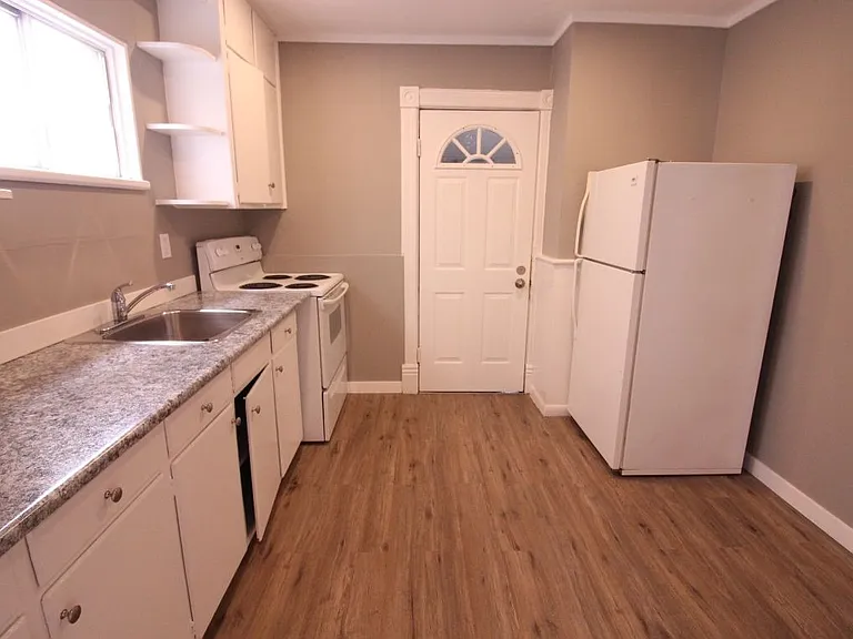 1310 Victoria Ave E #1 — Photo 5