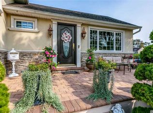 4041 Eve Dr, Seaford, NY 11783