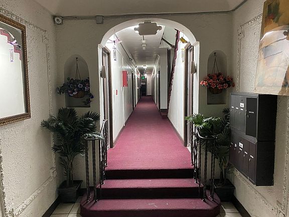 5th image of 1500 W Vernon Ave APT 12