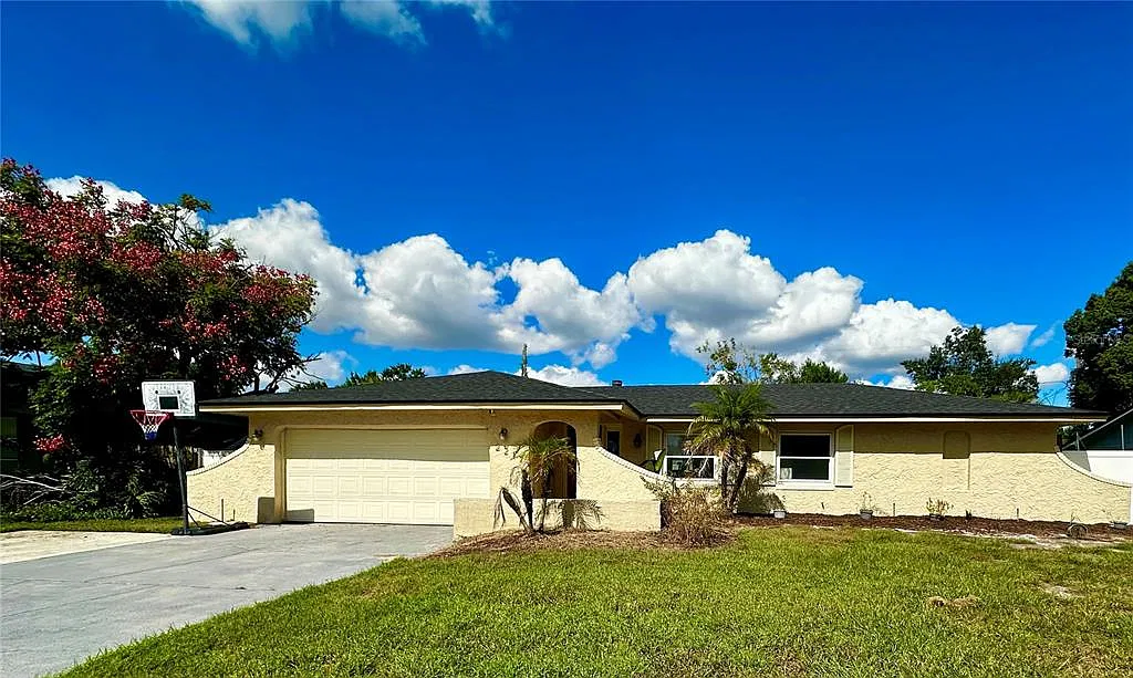 4 bed, 2.0 bath, 2092 sqft, $3,400 — Photo 1