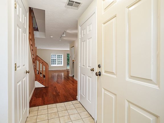2nd image of 511 Ridgefield Cir #511B