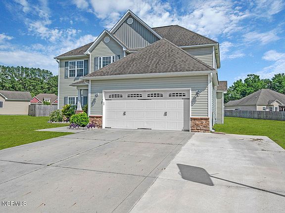2nd image of 3002 Oakwood Drive