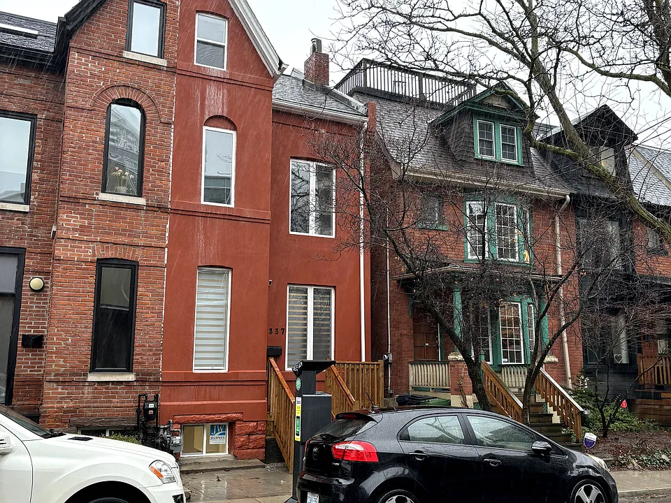 337 Mutual St W #B2