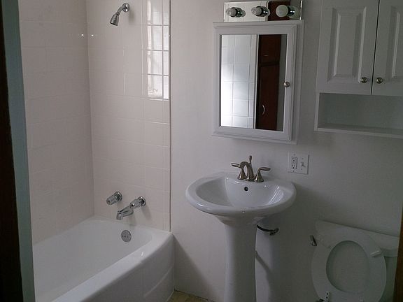 5th image of 3549 N Seeley Ave #1