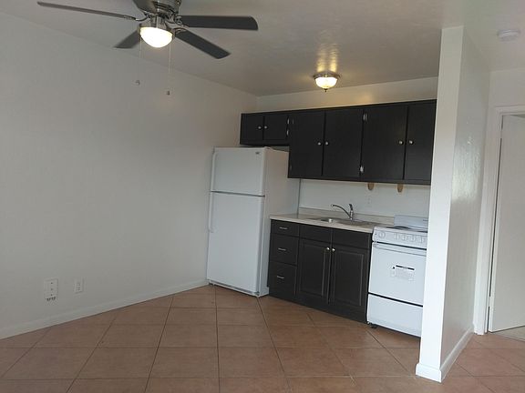 4th image of 2621 NE 1st St APT 2