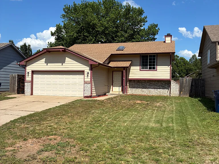 9714 W Yosemite Ct — Photo 1