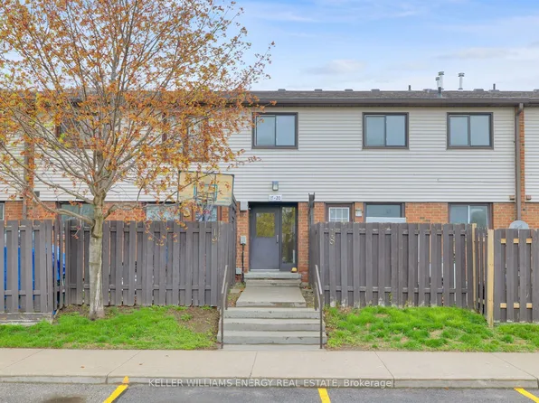960 Glen St Unit 20, Oshawa, ON L1J 6E8