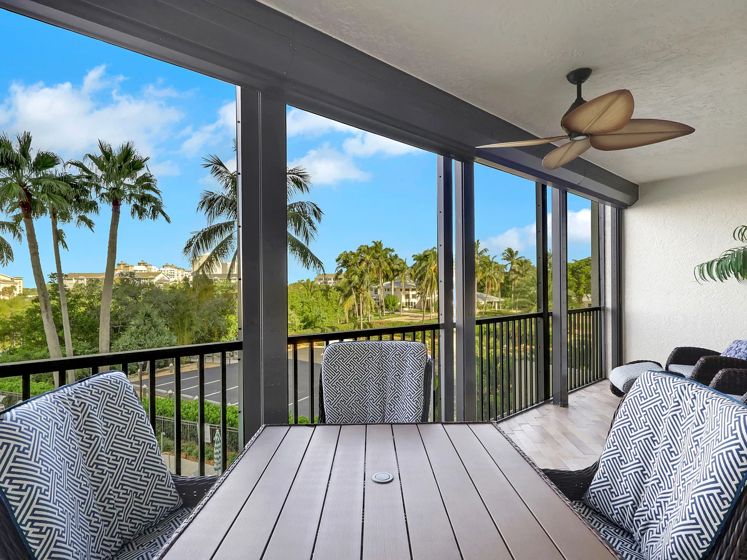 430 Cove Tower Dr — Photo 2