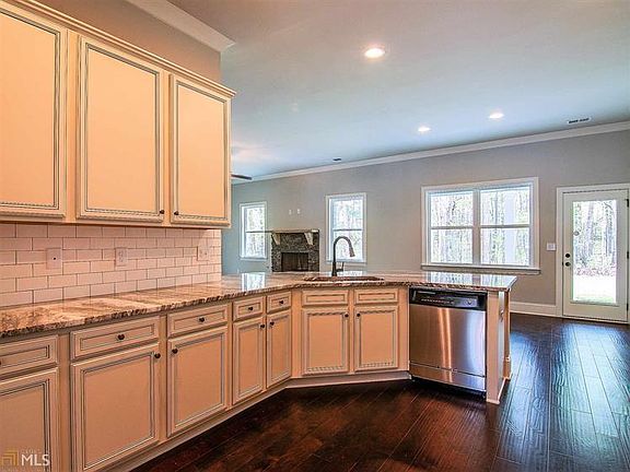 2nd image of 304 Onyx Dr