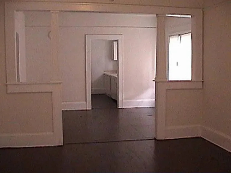 2938 Thomas St — Photo 5