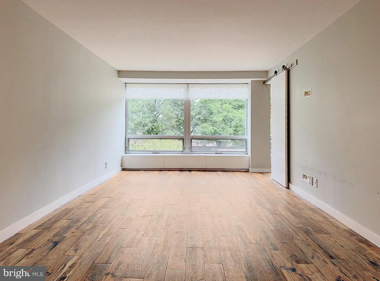 1 bed, 1.0 bath, 735 sqft, $2,550 — Photo 2