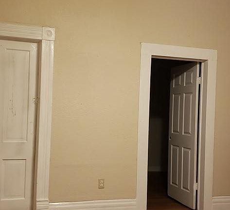 4th image of 1118 Buena Vista St