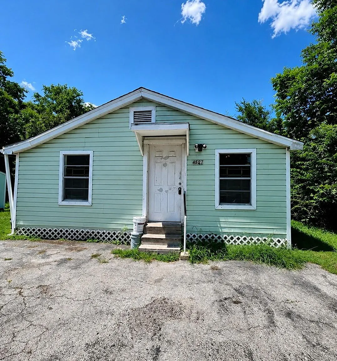 2 bed, 1.0 bath, 1664 sqft, $850 — Photo 1