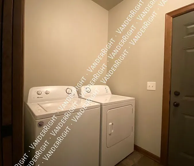 1704 S Foss Ave — Photo 14