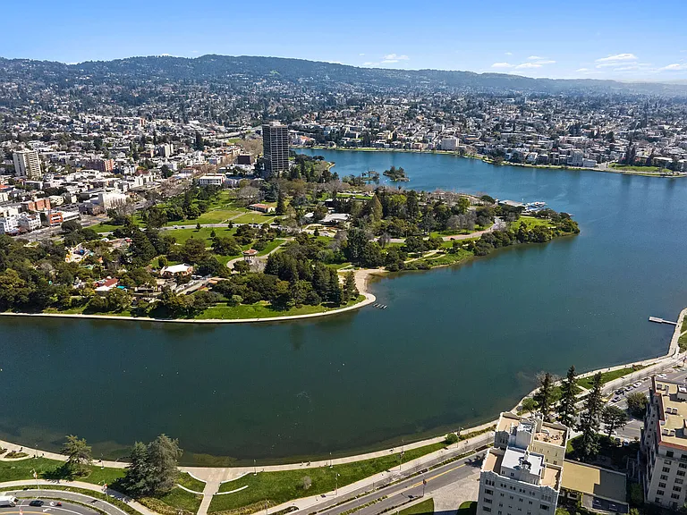 Residences at Lake Merritt — Photo 33