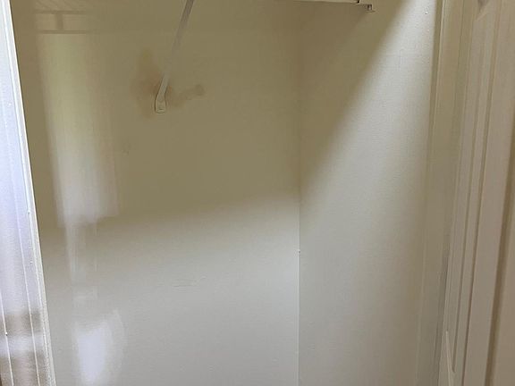 5th image of 9 Clearbrook Ln