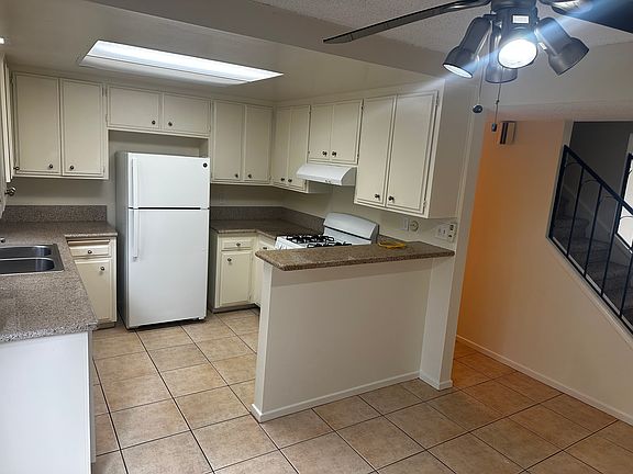 4th image of 1940 Broadway St #3