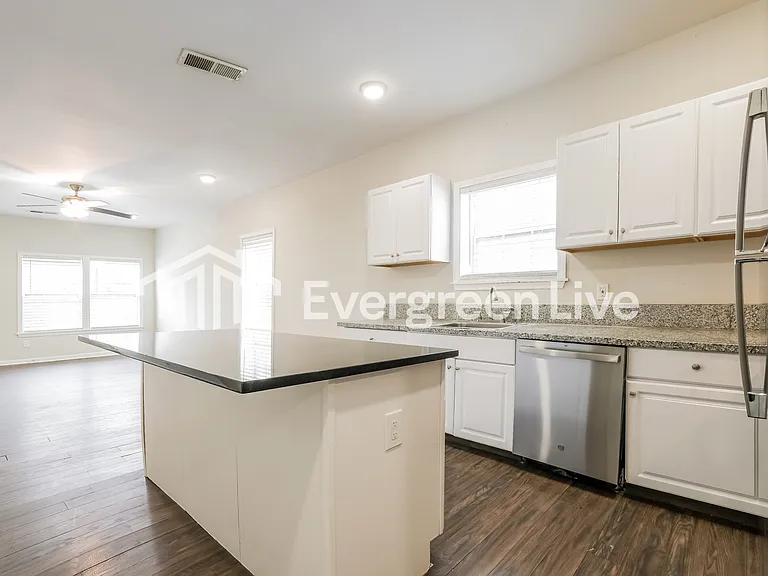 1596 Jonesboro Rd SE — Photo 8