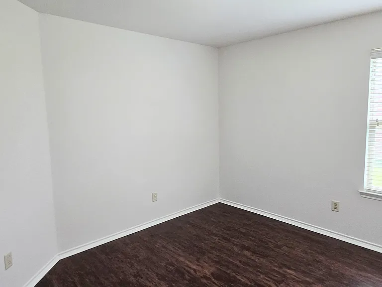 323 Vernon St — Photo 9