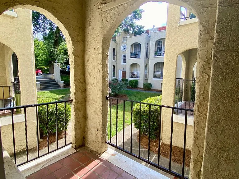 Spanish Oaks Apartment — Photo 9