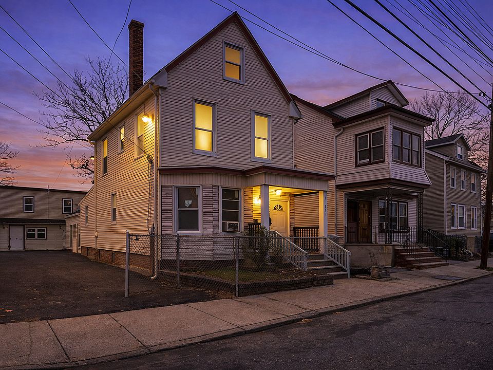 1st image of 275 Clinton Pl