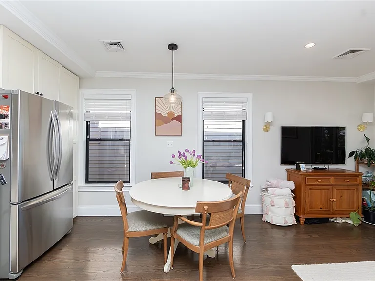 498 Sumner St #PENTHOUSE — Photo 3