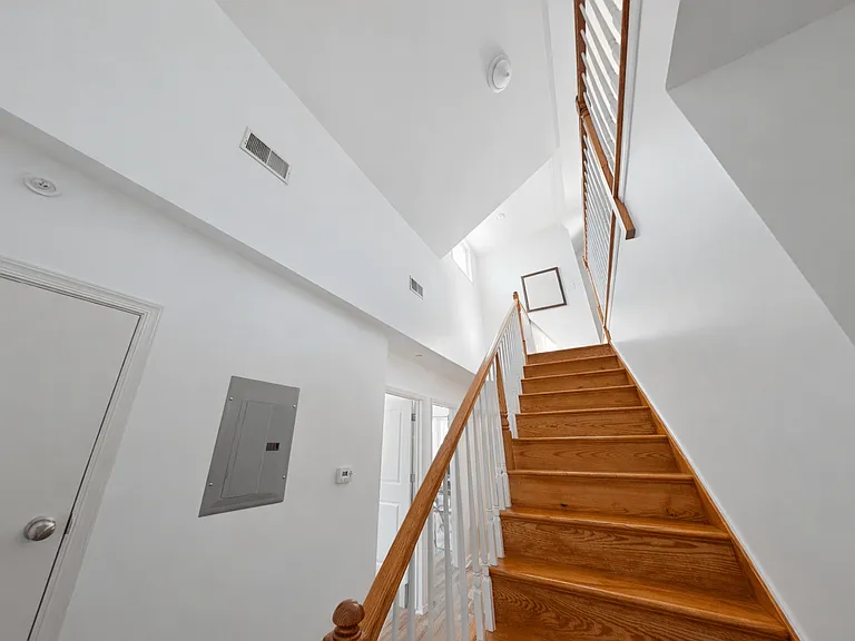 5261 Ridge Avenue — Photo 10