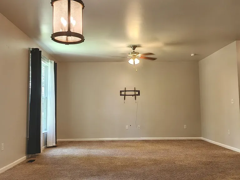 2913 Lakeview Pkwy — Photo 8