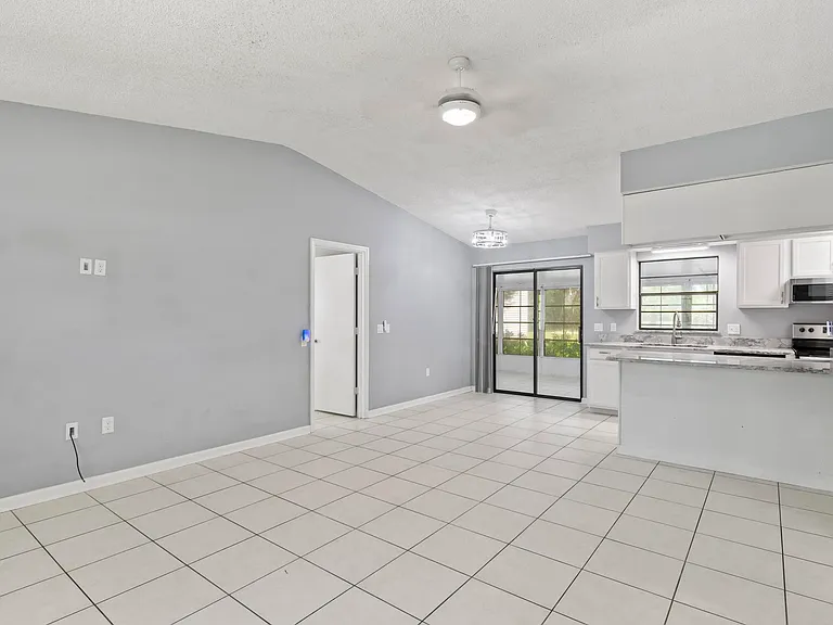 1205 S Flagler Ave — Photo 11