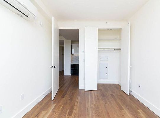 3rd image of 585 Ocean Pkwy #3L