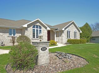 1120 Cardinal St, De Pere, WI 54115