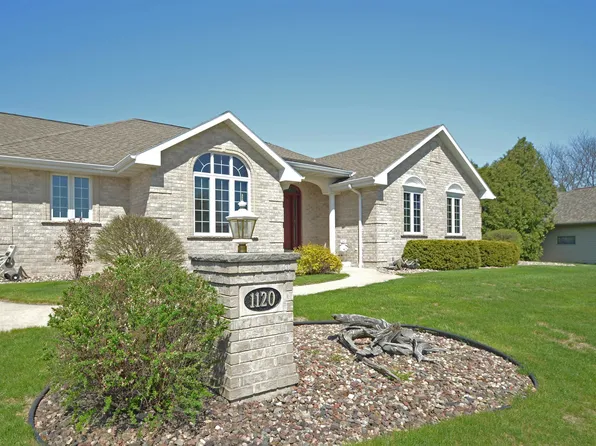 1120 Cardinal St, De Pere, WI 54115