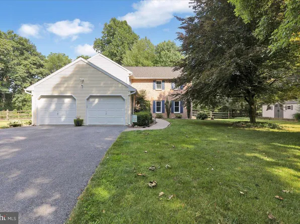 8 Rand Dr, Reading, PA 19606