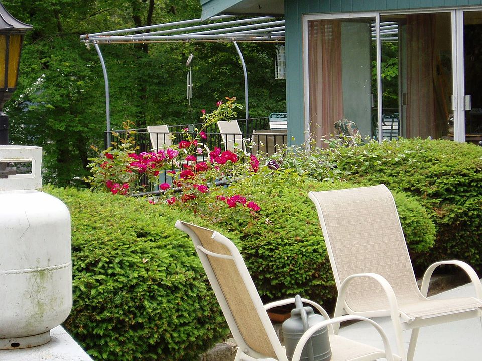 upper patio and cabana