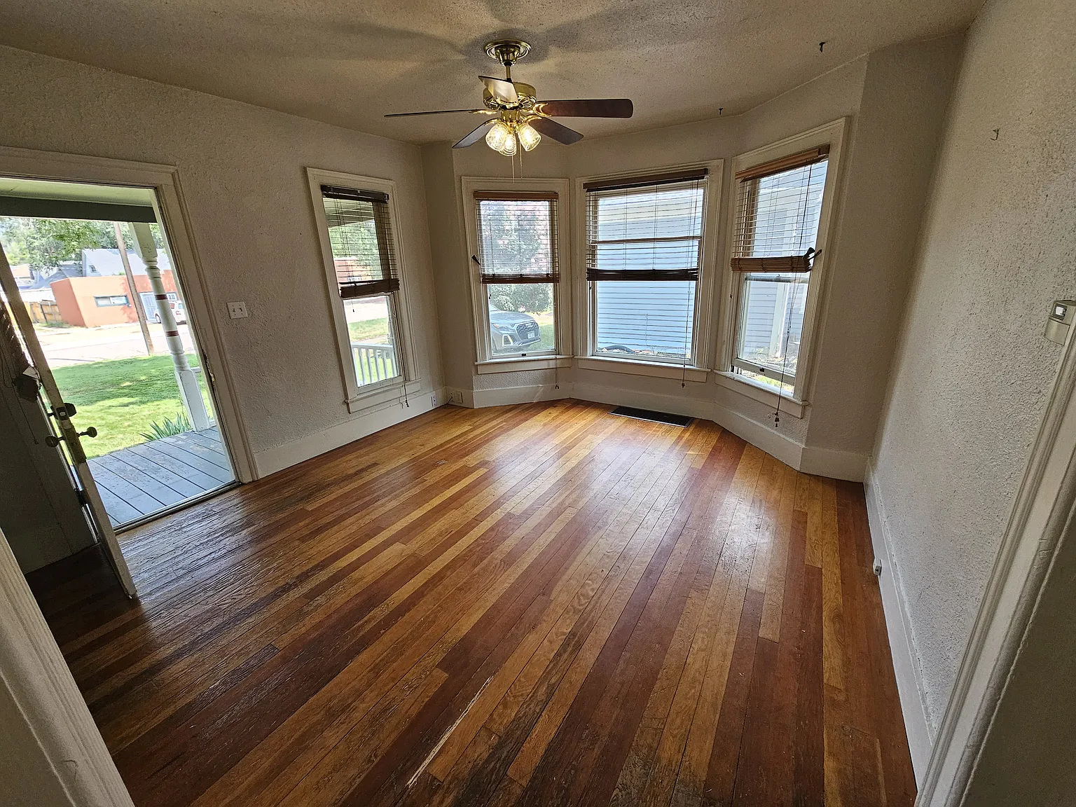 2 bed, 950 sqft, $1,995 — Photo 2