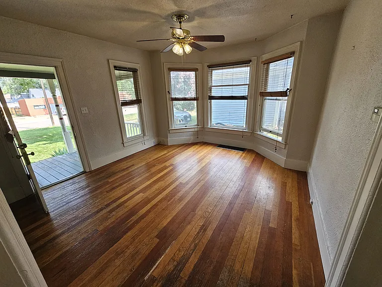 912 N Royer St — Photo 2