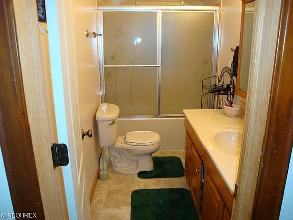 5th image of 835 W 13th St