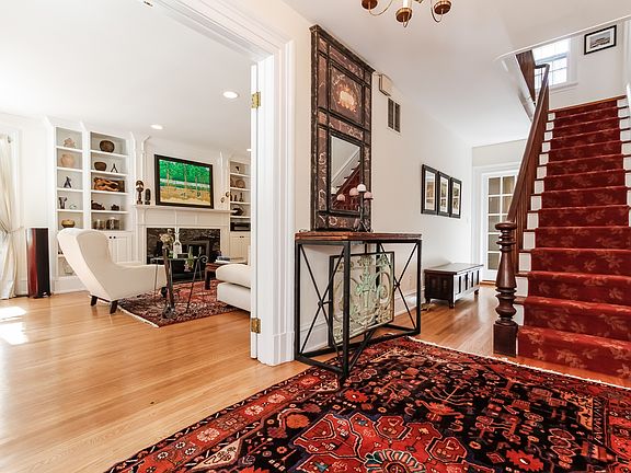 2nd image of 286 Broadway