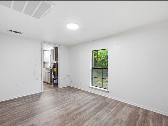 4th image of 1827 Wood Ave